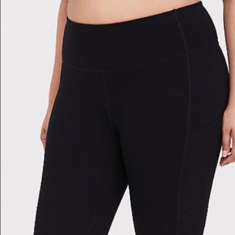BLACK CROP WICKING ACTIVE LEGGING WITH POCKETS
